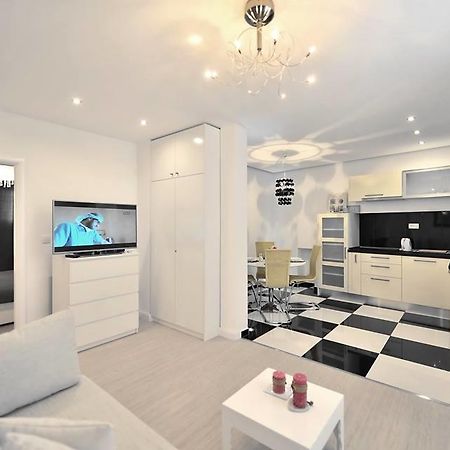 Luxury Apartment Split Room photo